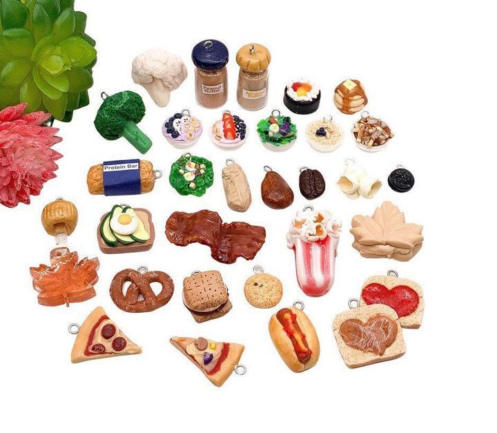 Breloques miniatures sur le thème de la nourriture, bijoux gourmands, sushis, poutine, bacon, brocolis, hot-dogs, pop-corn, salade, crêpes, toast à l'avocat, breloque kawaii, cabochon
