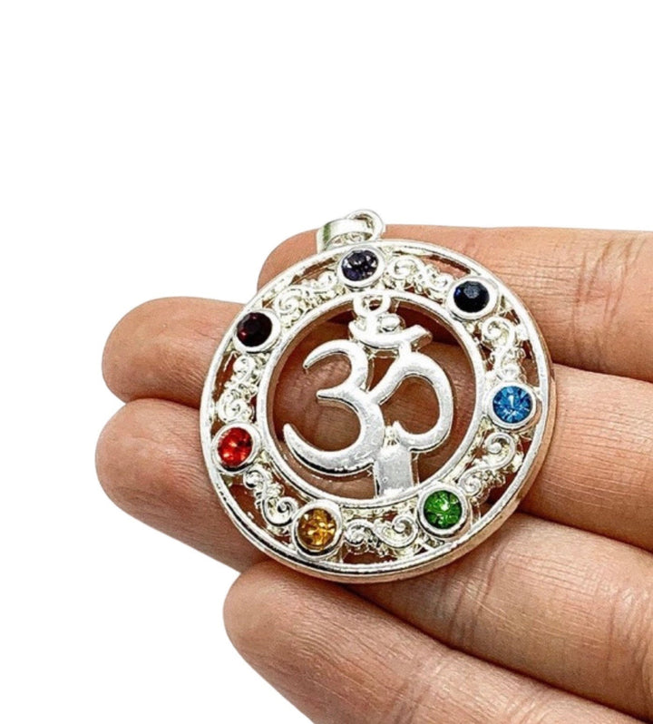 Breloque des 7 chakras, Breloque de yoga, Breloque de yogi, Symbole Om, Breloque OM, Accessoires, Cadeau pour professeur de yoga, Breloques spirituelles