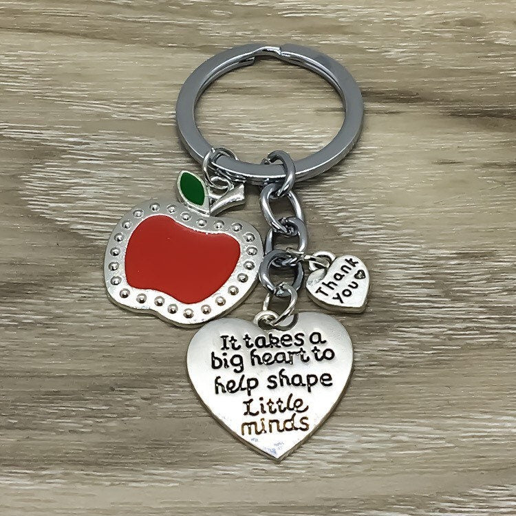 Porte-clés « Il faut un grand cœur pour contribuer à l'épanouissement des jeunes esprits », cadeau de remerciement pour un enseignant, porte-clés pomme rouge, cadeau d'un élève, enseignant(e)