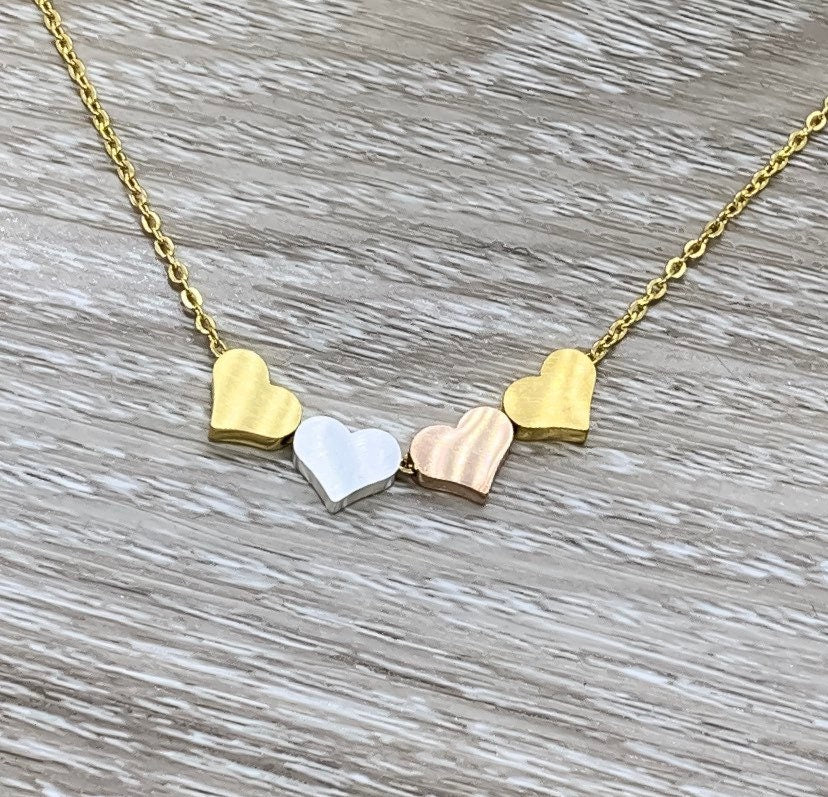 Collier 4 cœurs avec carte personnalisée, cadeau pour grand-mère de quatre enfants, cadeau des petites-filles, un cadeau intergénérationnel