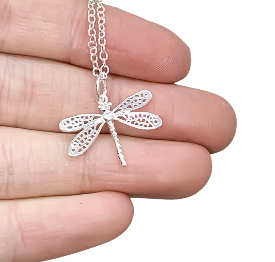 La vie ne devient pas plus facile, Citation de libellule, Collier Force, Cadeau pour une amie qui vous soutient, Bijou inspirant, Cadeau pour remonter le moral, Motivation