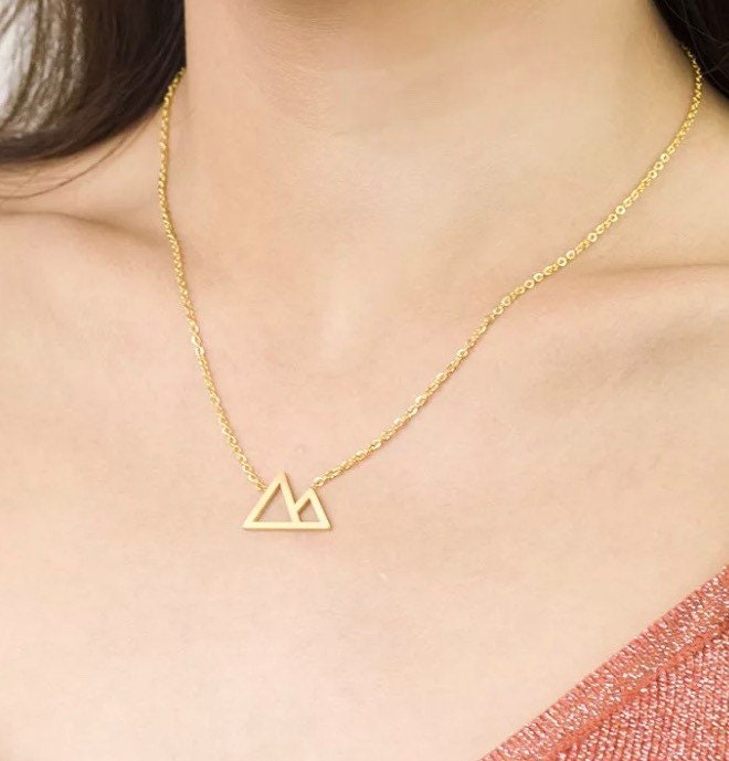 Collier Sommets de Montagne, Bijou de Plein Air, Bijou Délicat, Cadeau de Départ pour une Amie, Collier Minimaliste, Cadeau Aventure, Cadeau de Noël
