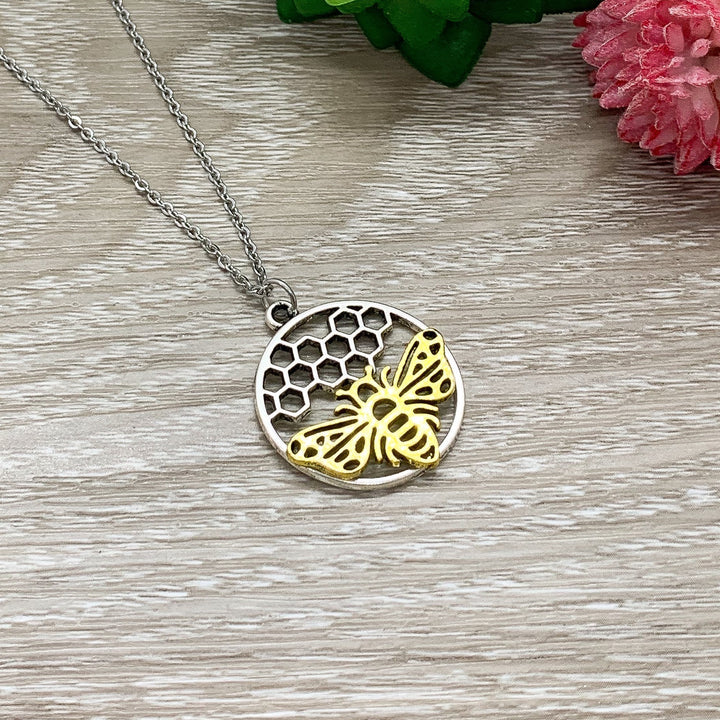 Collier nid d'abeille, Collier abeille, Cadeau pour les amoureux des abeilles, Collier insecte, Collier pendentif bourdon, Bijou unique, Cadeau de Noël