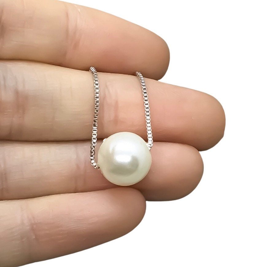 Collier de perles flottantes, citation « Le monde est à vous », cadeau pour une fille, cadeau pour un nouveau travail, cadeau de fin d'études, cadeau pour une jeune diplômée