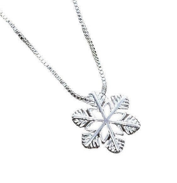 Collier Flocon de Neige, Pendentif Délicat en Argent Sterling, Bijou Flocon de Neige, Bijou de Mariage d'Hiver, Cadeau de Noël pour Elle, Cadeau des Fêtes