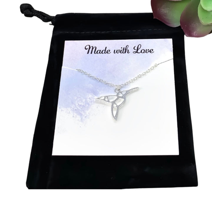 Collier Colibri Mini, Pendentif Colibri, Cadeau pour les amoureux des oiseaux, Bijou Faune Sauvage, Collier Éco-Reine Délicat, Bijou d'Été, Cadeau de Noël
