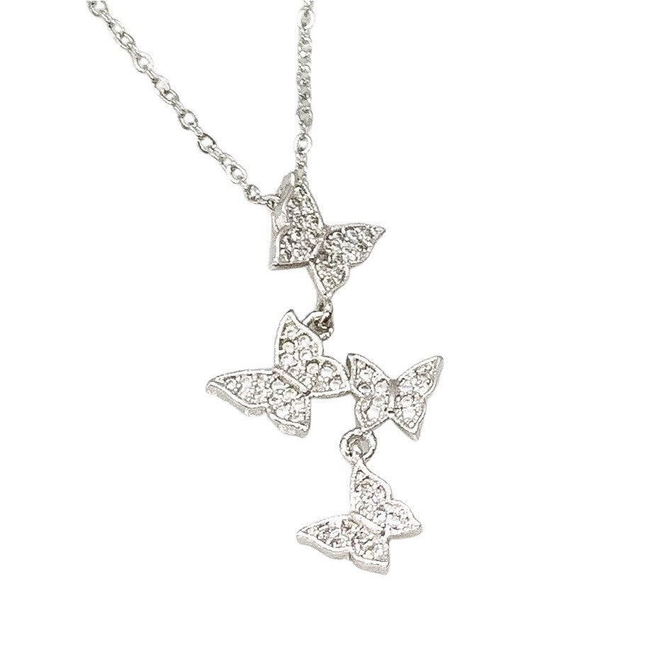 Collier Papillons Multiples, Citation « Elle vole avec les papillons », Collier Souvenir, Collier Petit Papillon, Cadeau Souvenir, Cadeau de Fêtes