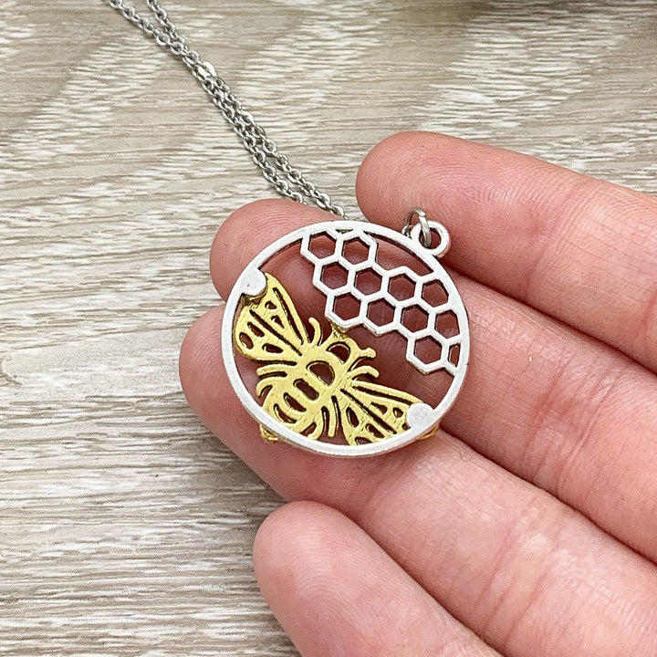 Collier nid d'abeille, Collier abeille, Cadeau pour les amoureux des abeilles, Collier insecte, Collier pendentif bourdon, Bijou unique, Cadeau de Noël