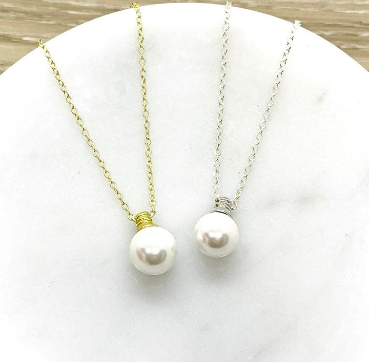 Collier Ampoule, Collier de Perles Délicat, Collier Minimaliste, Bijou Scientifique, Collier Fantaisiste, Cadeau pour Professeur, Cadeau Électricité
