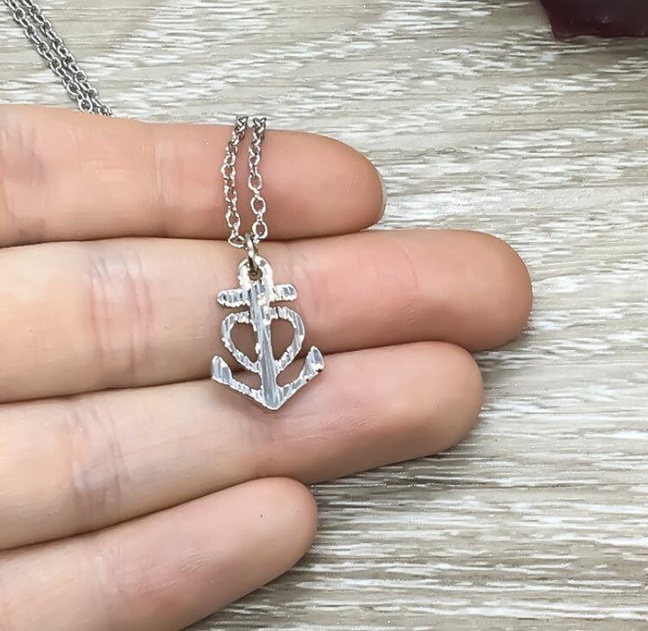 Collier Ancre Mini, Collier Nautique, Cadeau pour Amoureux de l'Océan, Bijou de Plage, Cadeau pour Passionné de Bateaux, Collier Côtier, Bijou Paysage Marin, Cadeau pour Elle