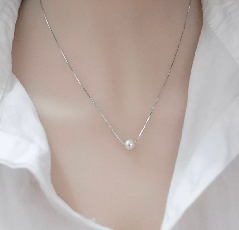 Collier avec une perle flottante, cadeau symbolique pour les femmes atteintes du SOPK, pendentif pour le syndrome des ovaires polykystiques