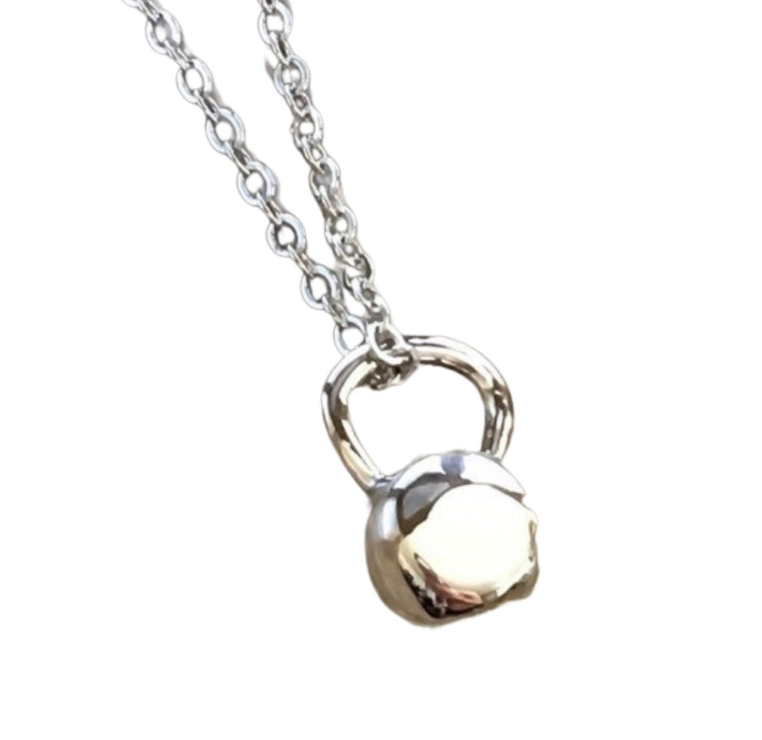 Collier mini kettlebell, cadeau fitness, collier de gym, bijou de force, collier d'entraînement, pendentif kettlebell, cadeau pour coach sportif