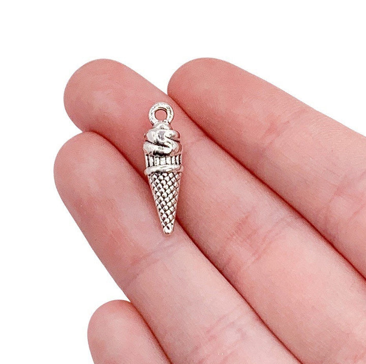 Breloque cornet de glace, Breloques individuelles sur le thème de la nourriture, Breloques glace, Breloques été, Breloques gourmandises, Breloques pour les amoureux des sucreries, Bijoux à faire soi-même