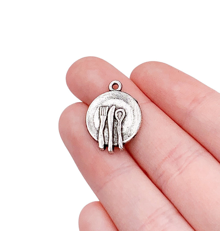 1 assiette décorative avec breloque couverts (petit couteau, fourchette, cuillère), breloques couverts, cadeau pour cuisinier, breloques ustensiles de cuisine, breloque cuisine, apprêts pour bijoux