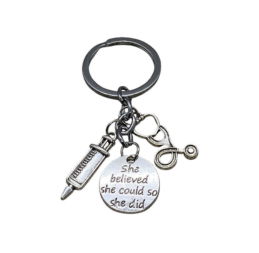 Porte-clés infirmière, Cadeau pour infirmière, Elle croyait en elle, Breloques médicales, Cadeau pour fille, Cadeau pour étudiante en soins infirmiers, Cadeau pour infirmière praticienne