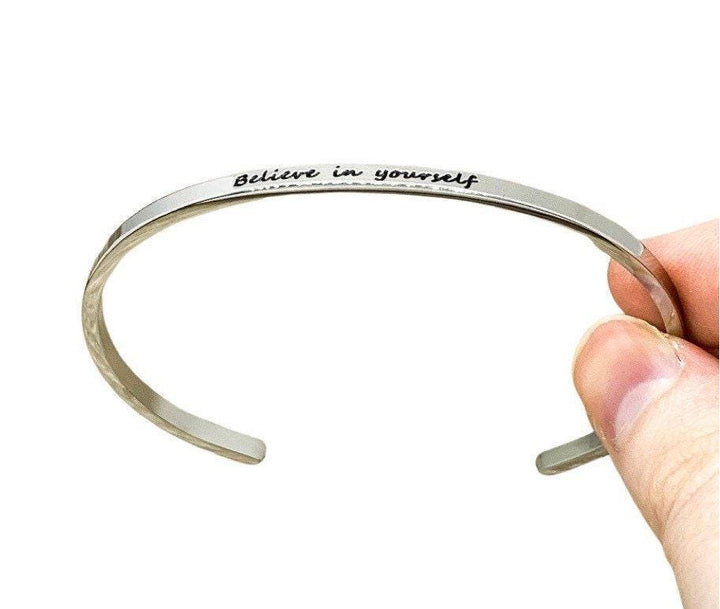 Bracelet jonc Mantra, cadeau inspirant, cadeau pour une amie, bracelet d'affirmation, bracelet minimaliste, bijou d'amitié