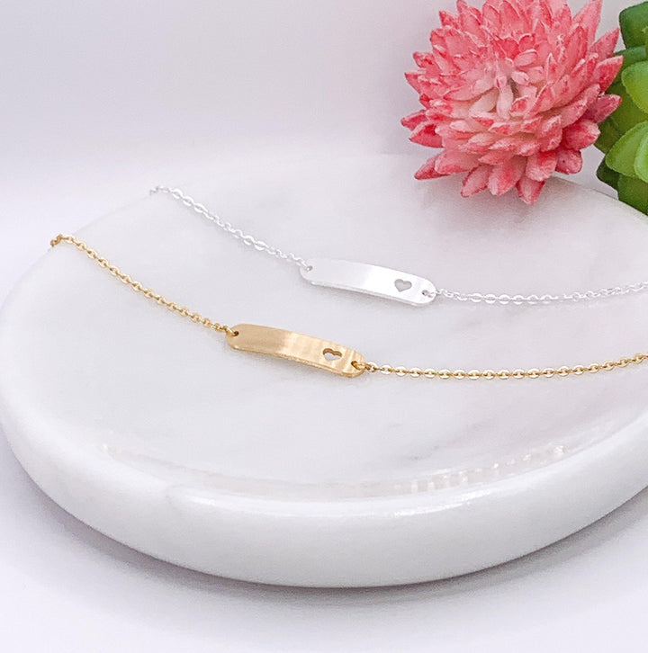 Bracelet barre avec découpe en forme de petit cœur, bracelet chaîne fine, bracelet « Je t’aime », bijou cœur, bijou symbolique, bracelet minimaliste
