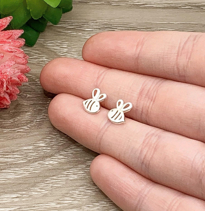 Boucles d'oreilles abeille, petites boucles d'oreilles puces abeille, puces en argent sterling, boucles d'oreilles bourdon, bijoux abeille, boucles d'oreilles puces délicates, boucles d'oreilles pour petites filles