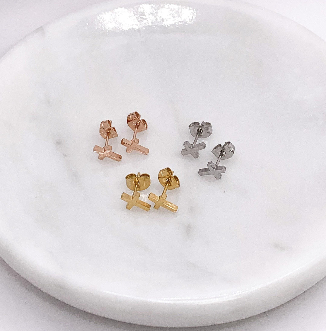 Boucles d'oreilles croix, boucles d'oreilles chrétiennes, bijoux religieux, puces d'oreilles délicates, boucles d'oreilles de première communion, cadeau pour filleule, cadeau de confirmation