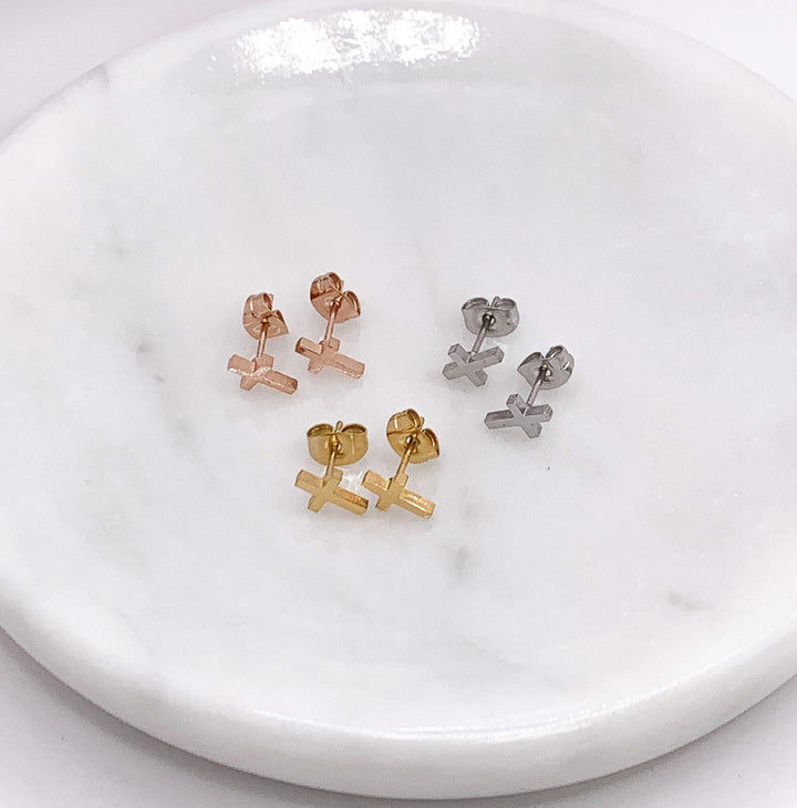 Boucles d'oreilles croix, boucles d'oreilles chrétiennes, bijoux religieux, puces d'oreilles délicates, boucles d'oreilles de première communion, cadeau pour filleule, cadeau de confirmation