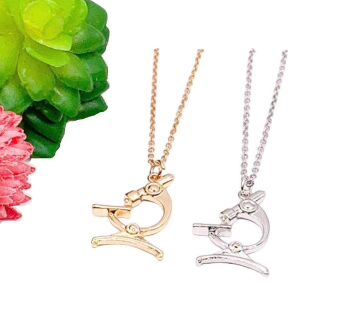 Collier microscope, bijou de biologiste, pendentif scientifique, cadeau pour scientifique, collier de biologie, cadeau pour médecin, cadeau de Noël pour elle