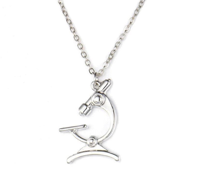 Collier microscope, bijou de biologiste, pendentif scientifique, cadeau pour scientifique, collier de biologie, cadeau pour médecin, cadeau de Noël pour elle