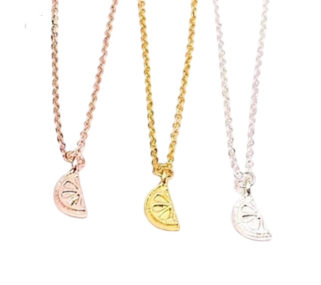 Collier citron, pendentif tranche de citron, bijou agrumes, collier fruit, cadeau rafraîchissant pour une amie, collier limonade, bijou d'été