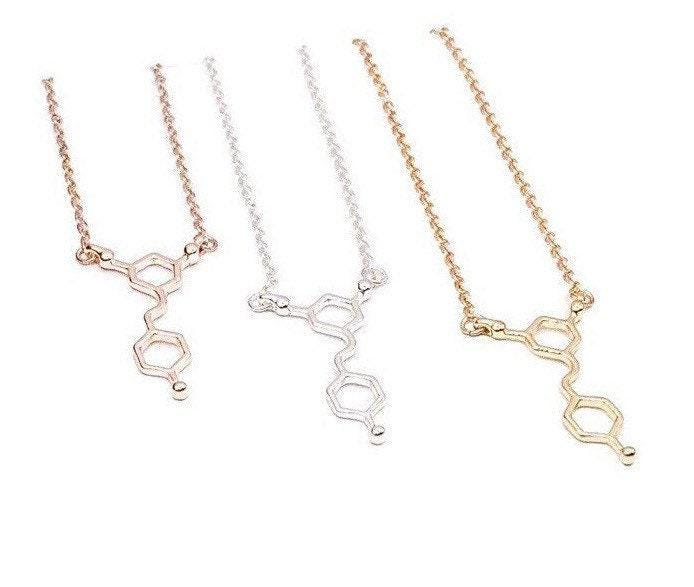 Collier à la molécule de resvératrol, cadeau pour les amateurs de vin, collier scientifique, bijou moléculaire, collier de biologie, cadeau pour les passionnés de chimie, collier pour femme