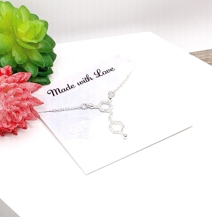 Collier à la molécule de resvératrol, cadeau pour les amateurs de vin, collier scientifique, bijou moléculaire, collier de biologie, cadeau pour les passionnés de chimie, collier pour femme