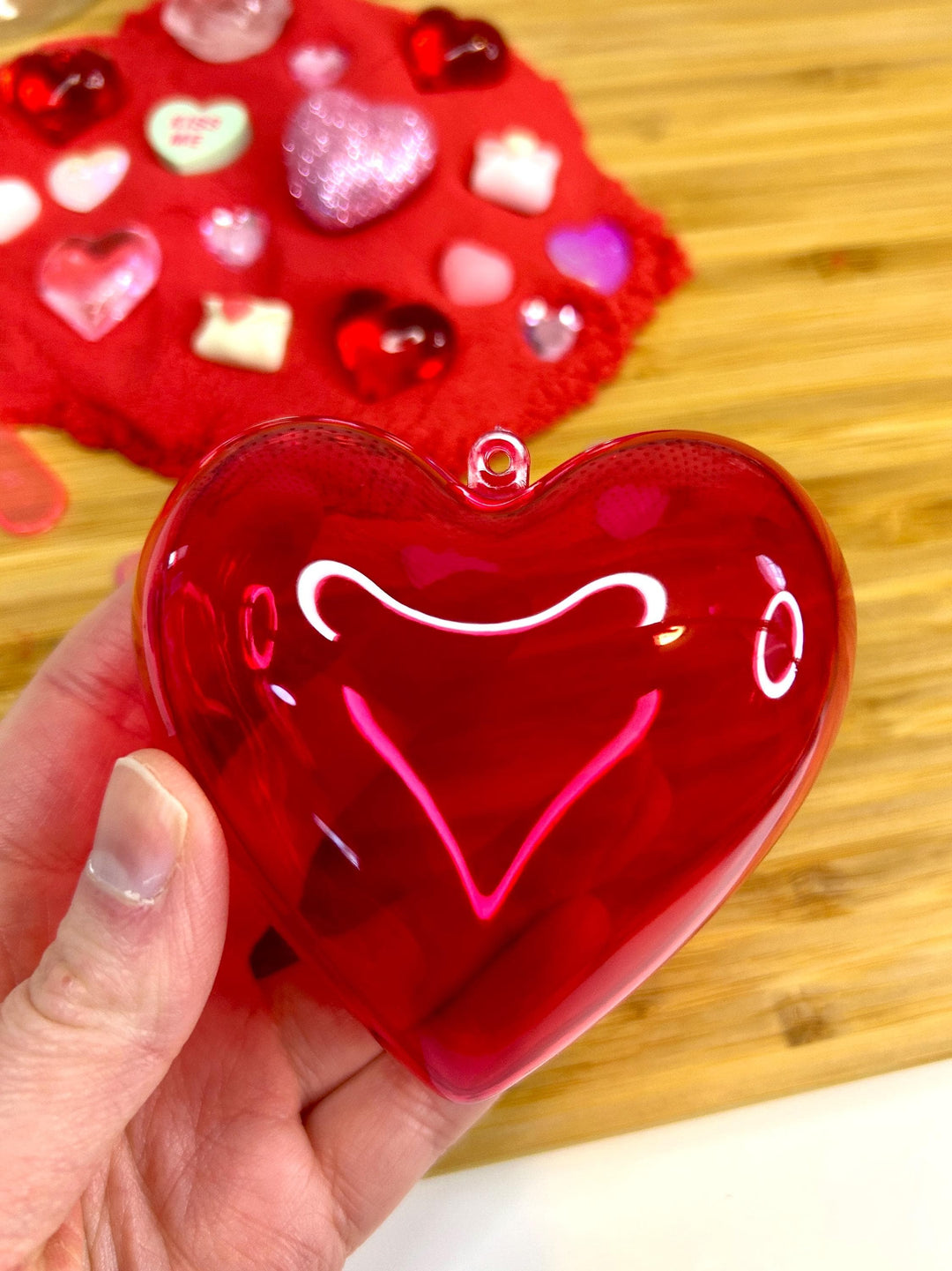 Valentine Kinetic Sand Kit with Charms | Candy & Heart Theme | Sensory Play | Red, Pink or Mauve | Montessori Play | 120g Sand