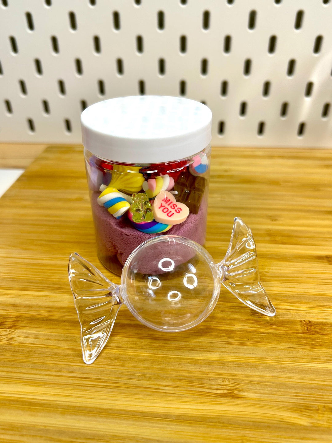 Valentine Kinetic Sand Kit with Charms | Candy & Heart Theme | Sensory Play | Red, Pink or Mauve | Montessori Play | 120g Sand