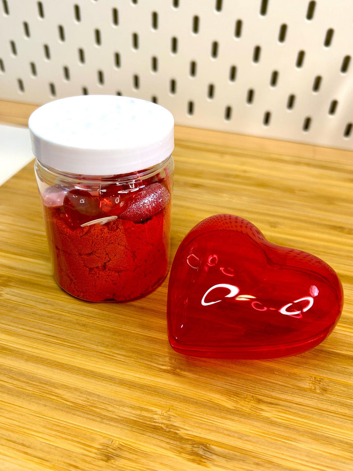 Valentine Kinetic Sand Kit with Charms | Candy & Heart Theme | Sensory Play | Red, Pink or Mauve | Montessori Play | 120g Sand