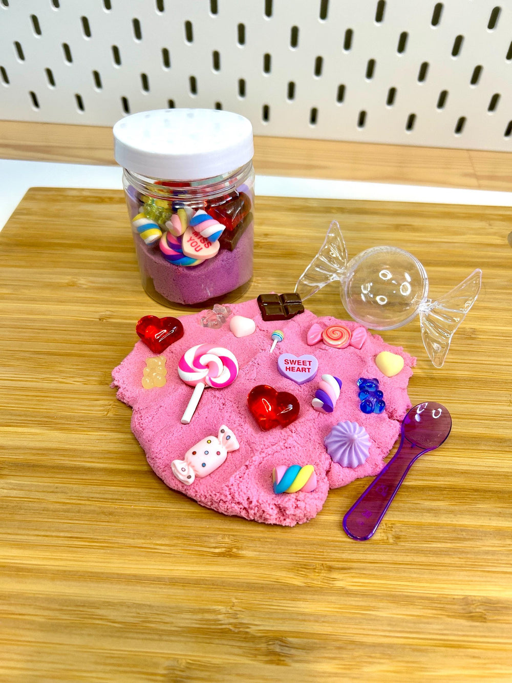 Candy-Themed Kinetic Sand Kit for Kids | Valentine’s Day Sensory Play | Pink, Red & Purple Colors | Charms Included