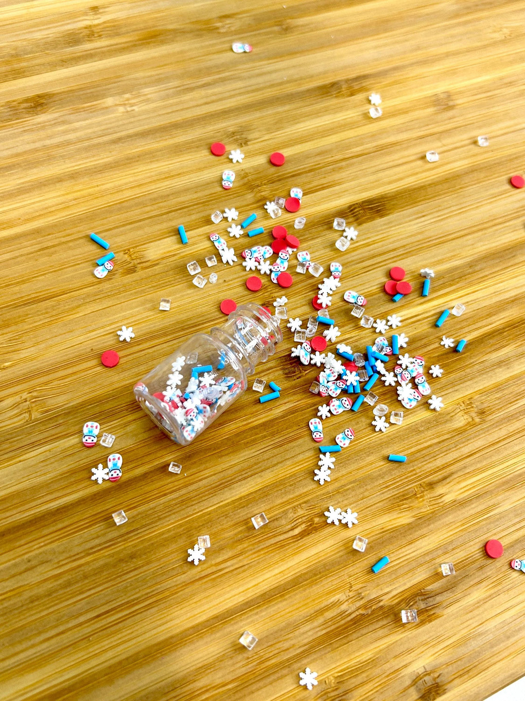 Winter Kinetic Sand Kit | Frosty Blue Sensory Play Sand with Snowman & Snowflake Charms | Winter Wonderland Sensory Play | Cute Party Favour