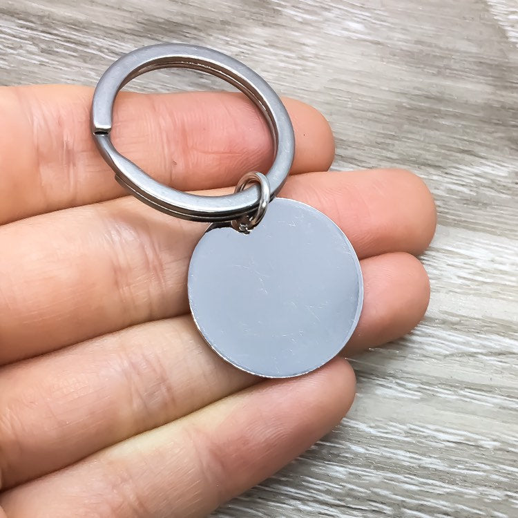 Cadeau inspirant, porte-clés motivant, breloque avec la citation « Tu es plus courageuse que tu ne le crois », cadeau d'amitié significatif, cadeau de Noël pour elle