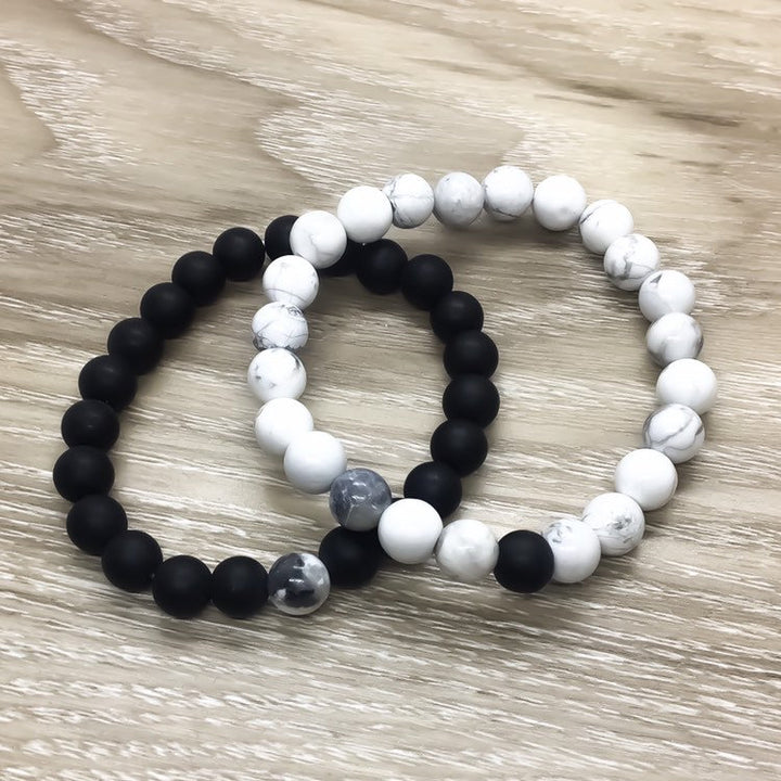 Ensemble de 2 bracelets à perles noires et blanches, cadeau pour couples, ensemble de bracelets assortis, bijoux Yin et Yang, bracelets assortis pour meilleures amies, BFF