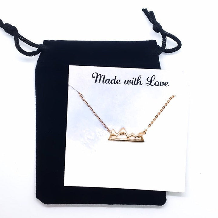 Collier minimaliste motif montagne, bijou discret, collier d'escalade en or rose, cadeau pour randonneurs, cadeau pour amoureux de la nature, cadeau pour voyageurs, cadeau pour sœurs
