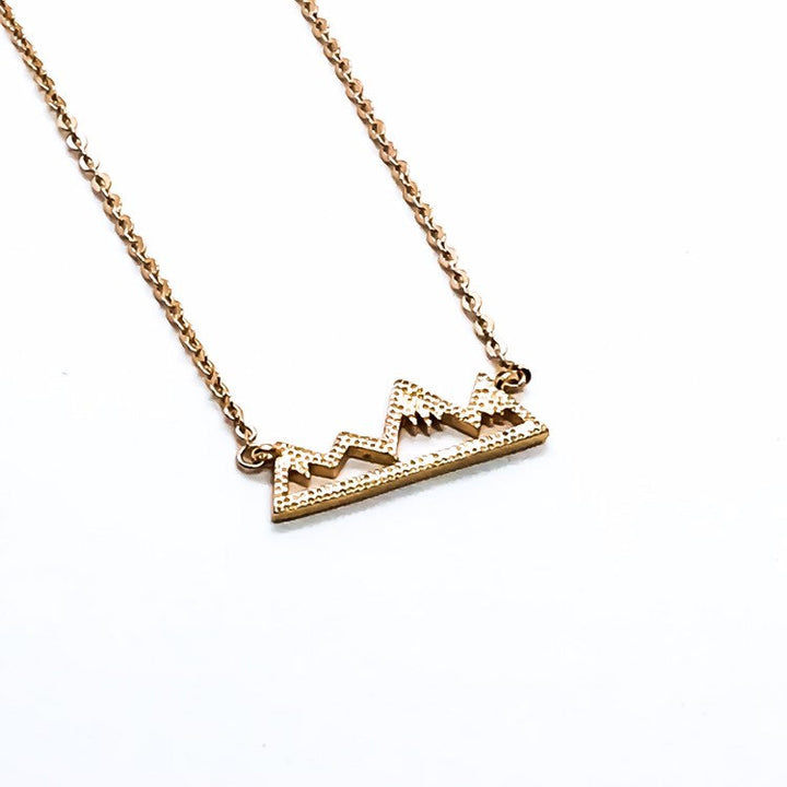 Collier minimaliste motif montagne, bijou discret, collier d'escalade en or rose, cadeau pour randonneurs, cadeau pour amoureux de la nature, cadeau pour voyageurs, cadeau pour sœurs