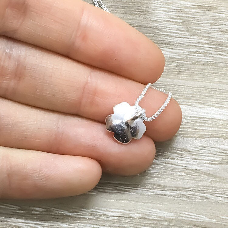 White Flower Necklace, Flower Girl Gift, Simple Floral Necklace, Botanical Jewelry, Nature Lover Gift, Everyday Jewelry, Dainty Pendant