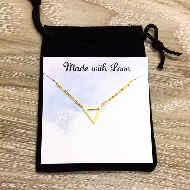 Collier triangle fin, collier géométrique délicat, bijou minimaliste, cadeau pour petite amie, cadeau pour maman, collier d'amitié, cadeau pour 3 amies