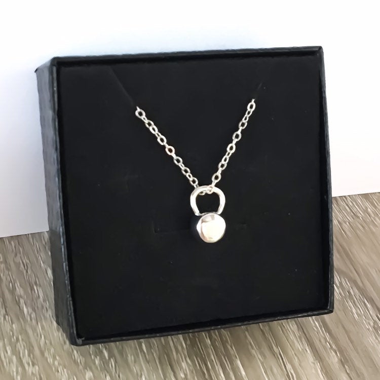 Collier mini kettlebell, collier fitness argenté, bijoux de gym, pendentif kettlebell doré, cadeau pour coach sportif, cadeau force, cadeau pour femme