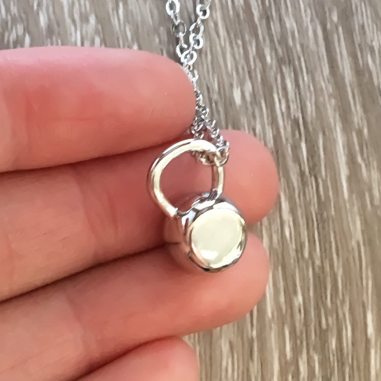 Collier mini kettlebell, collier fitness argenté, bijoux de gym, pendentif kettlebell doré, cadeau pour coach sportif, cadeau force, cadeau pour femme