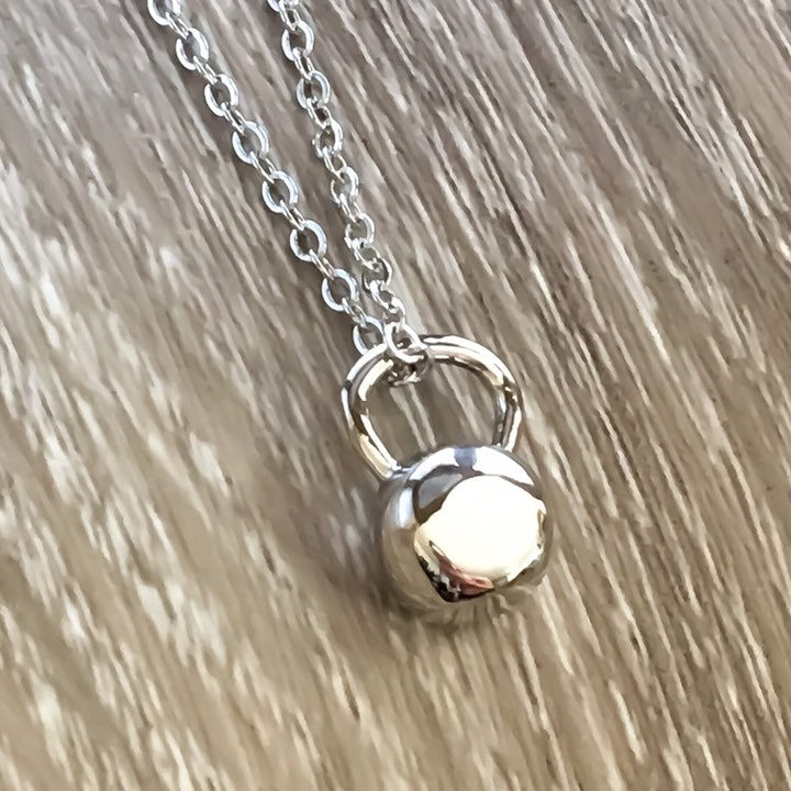 Collier mini kettlebell, collier fitness argenté, bijoux de gym, pendentif kettlebell doré, cadeau pour coach sportif, cadeau force, cadeau pour femme