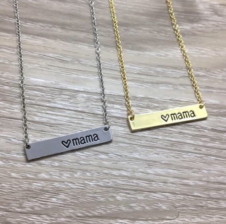 Collier « Maman », pendentif gravé barre horizontale, cadeau d'une fille, cadeau pour une mère, collier délicat, cadeau pour une nouvelle maman, cadeau pour une mère