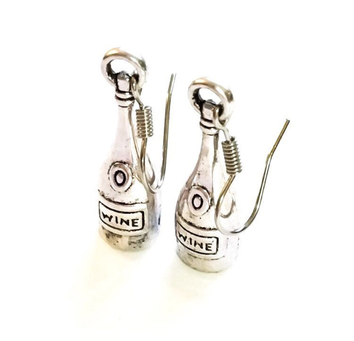 Boucles d'oreilles pendantes en forme de bouteille de vin, boucles d'oreilles délicates, mini bouteille de vin, cadeaux pour les amateurs de vin, cadeau pour les filles, échange de cadeaux pour les fêtes, cadeaux pour la fête des mères