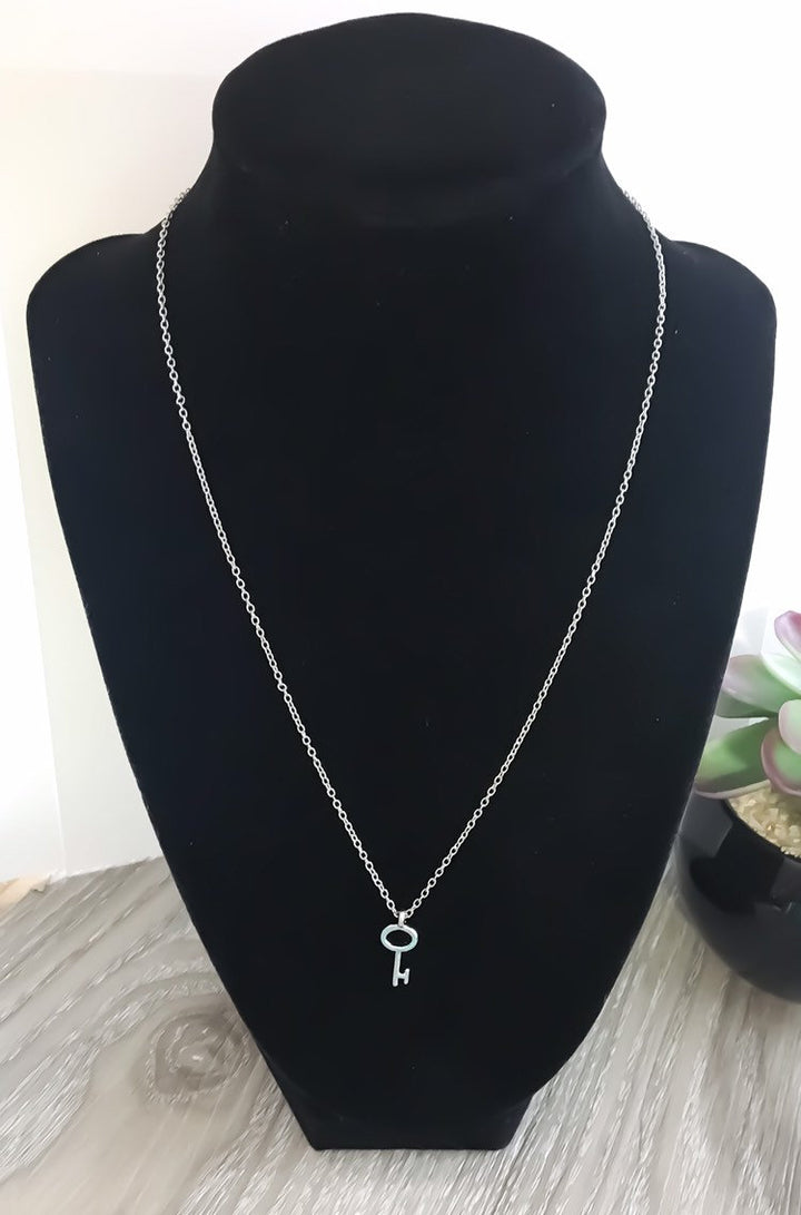 Collier Clé Mini, Bijou Minimaliste, Pendentif Clé Squelette, Collier d'Amitié, Cadeau Meilleure Amie, Bijou Souvenir Simple, Collier Meilleure Amie