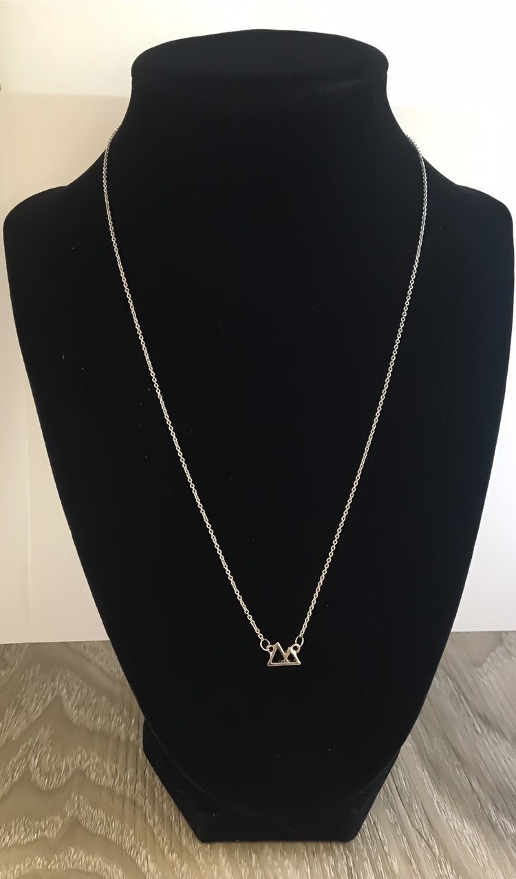 Collier Petite Montagne, Cadeau pour voyageur, Cadeau simple pour randonneur, Cadeau pour amoureux de la nature, Collier pour amoureux du plein air, Collier pour amis éloignés