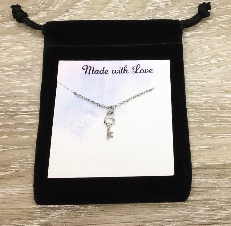 Collier Clé Mini, Bijou Minimaliste, Pendentif Clé Dorée, Collier d'Amitié, Cadeau pour Meilleure Amie, Cadeau pour Fille, Collier Simple, Bijou pour Pré-Adolescentes