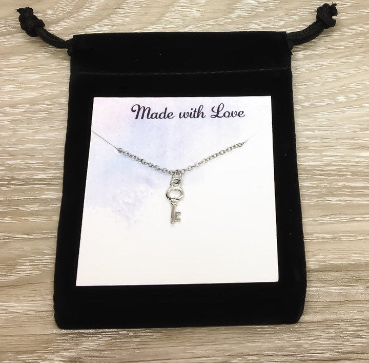 Collier Clé Mini, Bijou Minimaliste, Pendentif Clé Dorée, Collier d'Amitié, Cadeau pour Meilleure Amie, Cadeau pour Fille, Collier Simple, Bijou pour Pré-Adolescentes