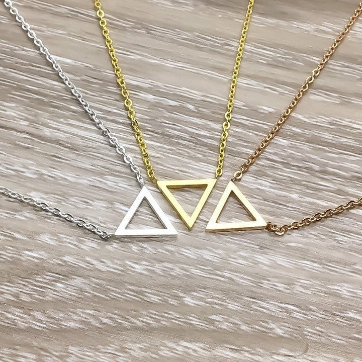 Collier triangle fin, collier géométrique délicat, bijou minimaliste, cadeau pour petite amie, cadeau pour maman, collier d'amitié, cadeau pour 3 amies